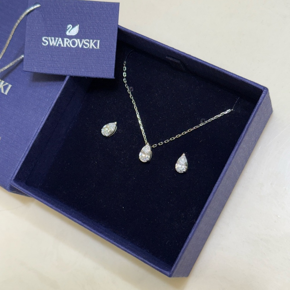Swarovski Set Pear Silver Necklace and Earring w/Clear Crystals - Picture 5 of 6